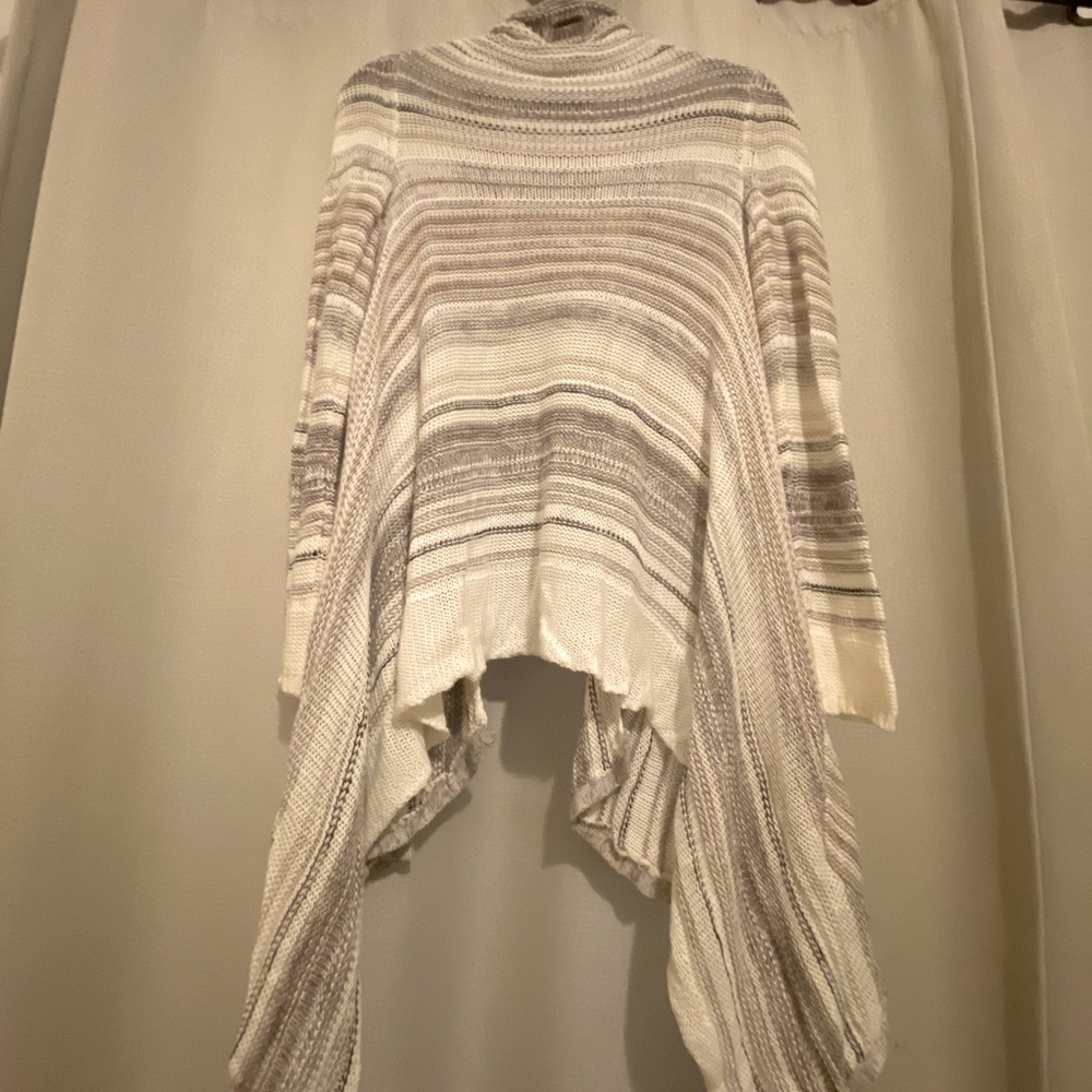 Billabong Small Woman’s Sweater, long. - Picture 2 of 7